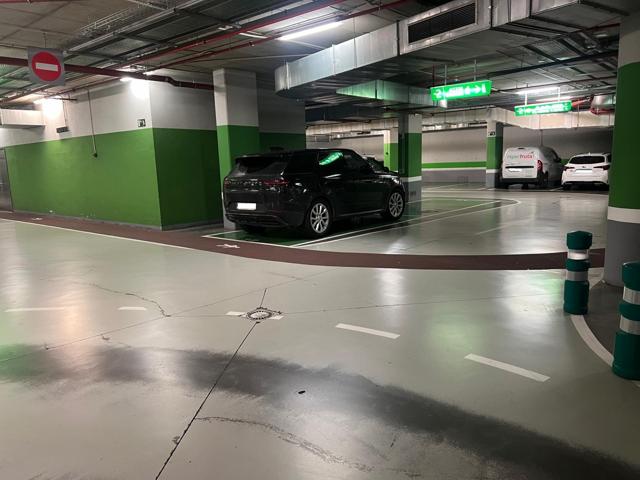 Parcela de Garaje Para Coche Grande En Plaza Euskadi photo 0