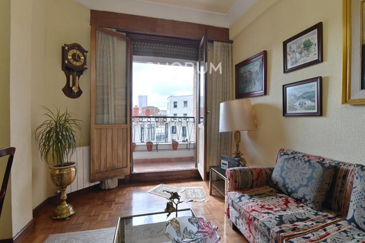 Piso De 3 Habitaciones Y 2 Baños En El Centro De Bilbao photo 0