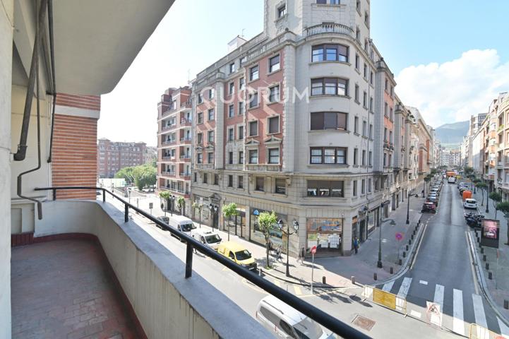 Gran Vivienda a Reformar de 180m2 Junto a Plaza Indautxu photo 0