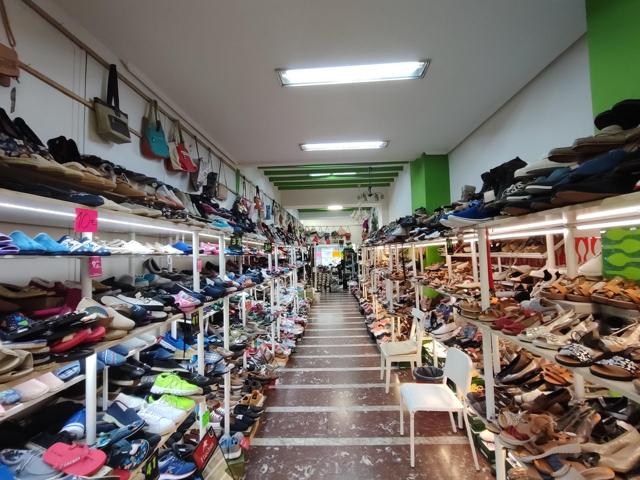 Local comercial en venta en Autonomía photo 0