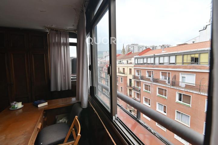 Amplia Vivienda De 5 Hab En Indautxu photo 0