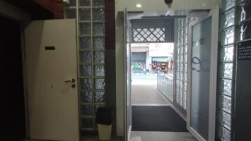 Local comercial en alquiler para sanitarios en clínica Euskalduna photo 0