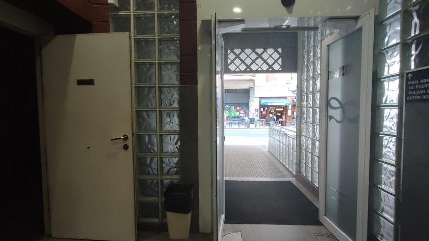 Local comercial en alquiler para sanitarios en clínica Euskalduna photo 0