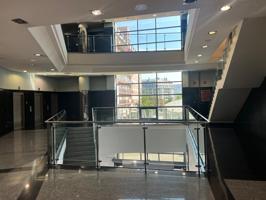 Planta entera en edificio de oficinas en alquiler en Miribilla photo 0
