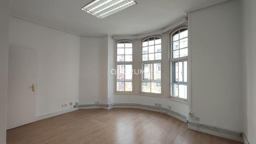 Oficina céntrica en alquiler. Varios despachos photo 0