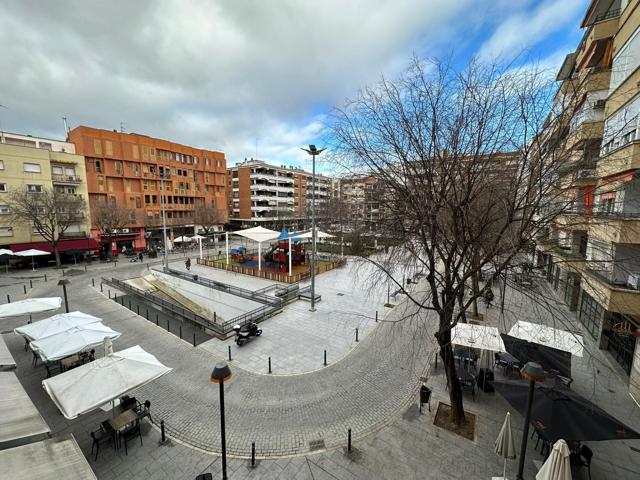 PISO DE 4 DORMITORIOS EN PLAZA DE LOS ALFÉRECES photo 0