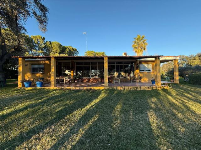 Chalet en parcela de 7.500 m² en Carretera de Sevilla (Badajoz). Todo Registrado. Financiable photo 0