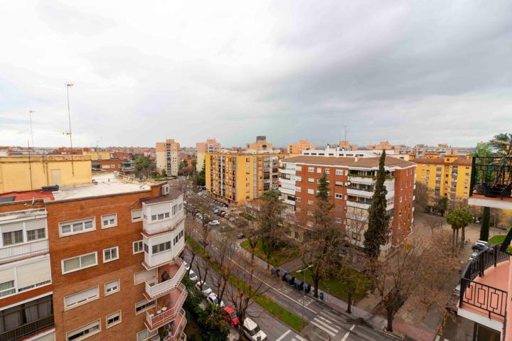 AMPLIO PISO CON ESPECTACULARES VISTAS EN LA AVENIDA COLÓN. COLEGIO MÉDICO. BADAJOZ photo 0
