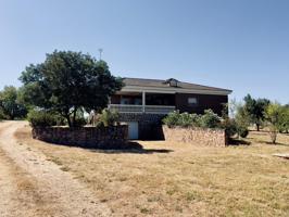 AMPLIO CHALET EN BADAJOZ CON PARCELA DE ENSUEÑO 🌳🏡 photo 0