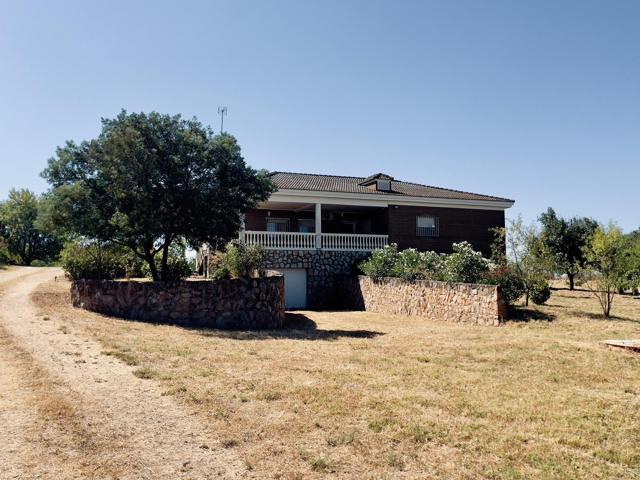 AMPLIO CHALET EN BADAJOZ CON PARCELA DE ENSUEÑO 🌳🏡 photo 0