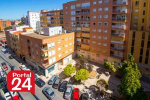 ¡Tu nuevo hogar en el corazón de Badajoz te está esperando! 🏡✨ photo 0