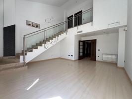 ESTUPENDO DÚPLEX CON GARAJE Y TRASTERO - OPORTUNIDAD ÚNICA EN BADAJOZ 🏡✨ photo 0