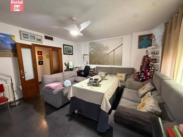 Piso en venta con terraza y patio en el Cerro del Viento E. Autobuses photo 0