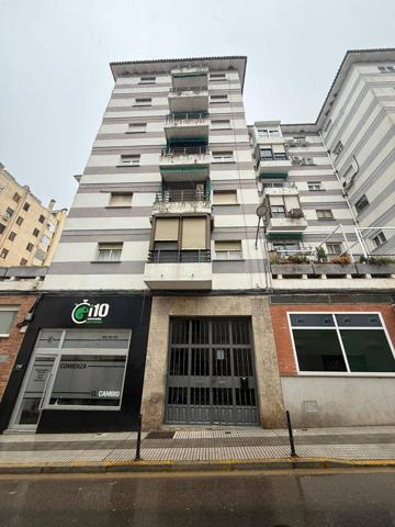 Piso para entra a vivir en la Calle Vasco Núñez photo 0