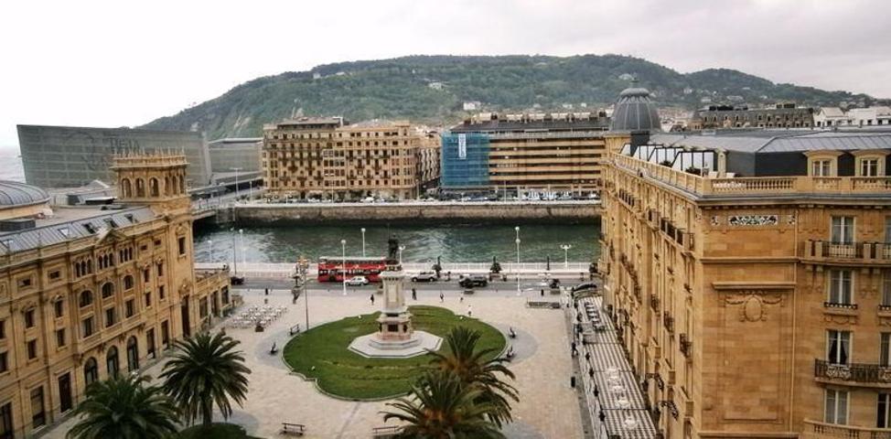 SAN SEBSTIÁN. CENTRO. CALLE BENGOETXEA. PISO 7º, ASCENSOR. 153M2 CONSTRUIDOS. 4 HAB., SALÓN, COCINA, 2 BAÑOS. TERRAZA 8M2. EXTERIO photo 0