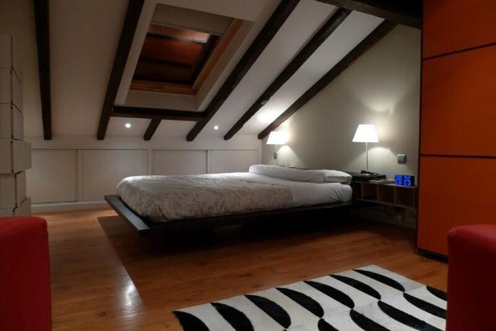 SAN SEBASTIÁN.CENTRO.C-URDANETA.ÁTICO PRECIOSO.86M2 CONSTRUIDOS.2 HAB.,SALÓN,COC.,BAÑO.CALEFACC.ASCENSOR.TODO REFORMADO. photo 0