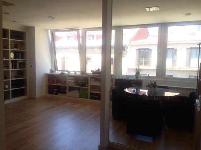 San Sebastián. Centro. Al lado de La Plaza Guipuzcoa. Calle Camino. Oficina de 102 m2 construidos. Uso DUAL, oficina- piso. 85 m2 photo 0