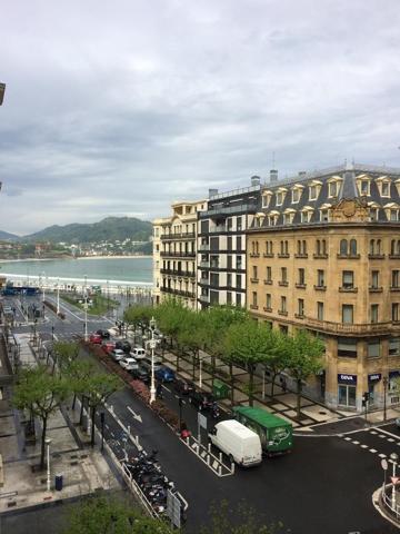 SAN SEBASTIÁN.CENTRO.AVDA. DE LIBERTAD.PISO 4º, ASCENSOR.90M2 ÚTILES.3HAB., 2 BAÑOS.BALCONES. EXTERIOR.VISTAS AL MAR. PRECIOSO. 85 photo 0