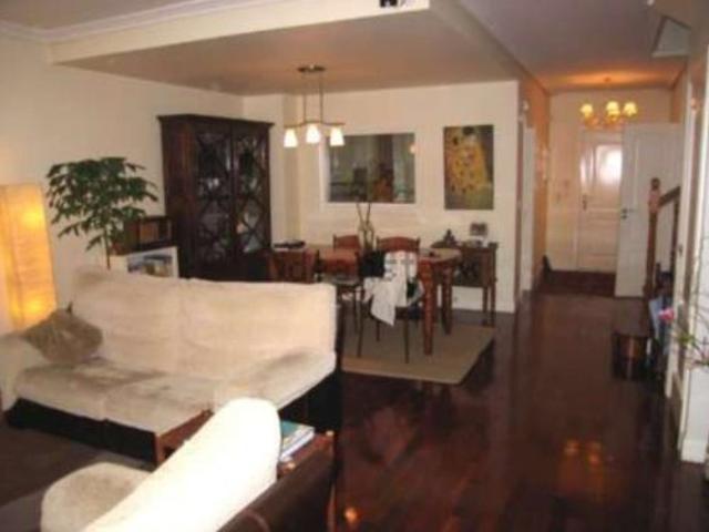villa adosada en urbanización Aranibar.
250 m2 construidos. photo 0