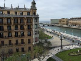 San Sebastián. Centro. Avda. de La Libertad. Piso alto, 109m2 útiles. 3 habitaciones, salón comedor, cocina, 3 baños. Exteriores: photo 0