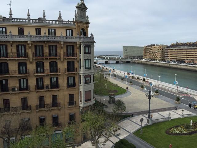 San Sebastián. Centro. Avda. de La Libertad. Piso alto, 109m2 útiles. 3 habitaciones, salón comedor, cocina, 3 baños. Exteriores:  photo 0