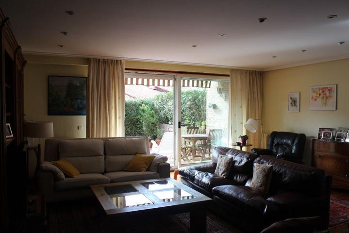 Chalet Adosado en venta en Berio, San Sebastián photo 0