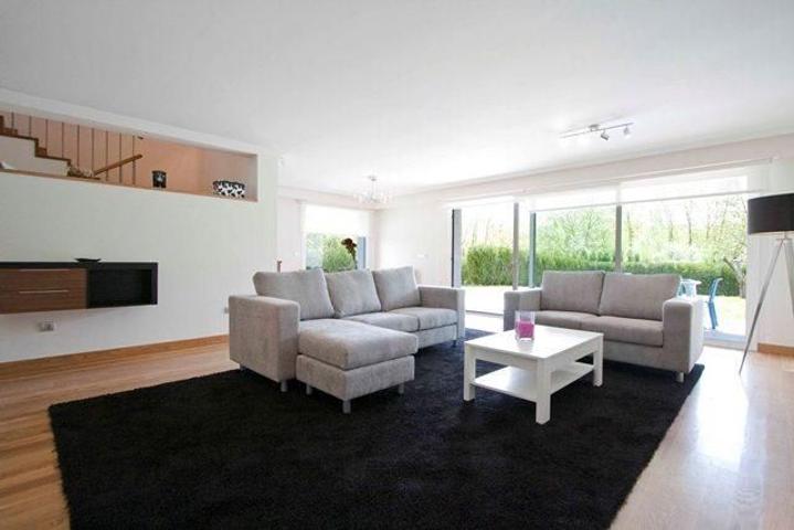 Hondarribia. Golf. 

Villa de reciente construcción. 

360 m2 construidos más jardín de 450m2 más 2 terrazas de 35 m2.

 Vil photo 0