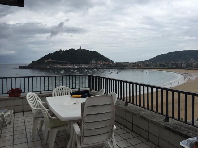 San Sebastián. Centro. Paseo Miraconcha. Ático ESPECTACULAR. 245 m2 construidos. Terraza de 80m2. Vistas impresionantes al mar.  photo 0