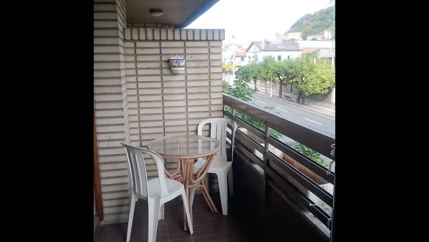 San Sebastián. Gros. Avda de Navarra. Piso 1º, ascensor. 95 m2 útiles. Terraza 6 m2. 4 habitaciones, salón, cocina, 2 baños. Exter photo 0