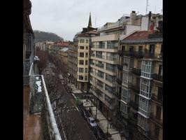 San Sebastián. Centro. Calle Urbieta. Piso 5º, ascensor recién instalado. Portal y ascensor a cota 0, sin barreras arquitectónicas photo 0