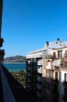 San Sebastián. Centro. Calle Peñaflorida. Piso alto, ascensor, sin barreras arquitectónicas. Edificio restaurado y hecho nuevo en photo 0