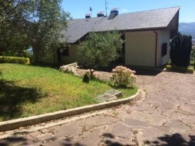 Villa independiente en Ulia con terreno de 4.000 m2 con una terraza con barbacoa y preciosas vistas a la playa. photo 0