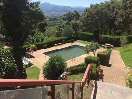 Villa en Hondarribia. 600 m2 distribuidos en tres plantas y 4000 m2 de terreno. photo 0