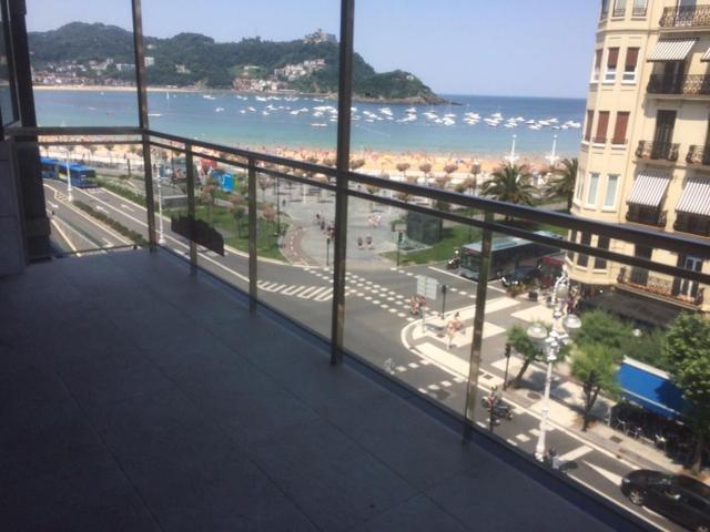 SAN SEBASTIÁN. CENTRO. AVDA. DE LA LIBERTAD. VIVIENDA DE 258M2 CONSTRUIDOS, SUSCEPTIBLE DE SEGREGACIÓN EN 2 O 3 VIVIENDAS. 238M2 Ú photo 0