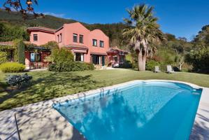 Hondarribia-Fuenterrabia. Golf. Urbanización Jaizkibel. Villa de 350 m2 construidos, 270 m2 útiles. Parcela de 2.450 m2. Fantástic photo 0