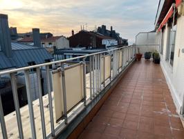Contacten únicamente por fotocasa o po

San Sebastián. Centro.

Calle San Martín.

Piso 7º, con ascensor.

90 m2 útiles + photo 0
