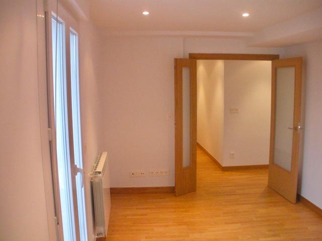 San Sebastián. Centro. Calle San Martín. Piso alto. 85 m2 construidos. 2 habitaciones, salón, cocina, 2 baños. Ascensor. Calefacci photo 0