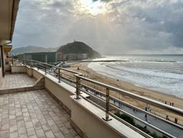 San Sebastián. 

Gros. Primera zona. Paseo Zurriola. 

Ático con 2 TERRAZAS y espectaculares vistas al mar.

6º piso con asc photo 0