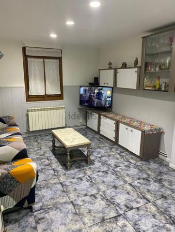 Zumaia. Barrio Narraondo.

Piso 1º sin ascensor.

80 m2 útiles de superficie aproximada + trastero de 30 m2 con aseo.

3 hab photo 0