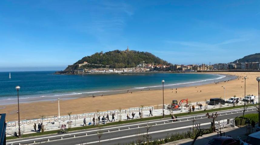 San Sebastián. Centro. 

Paseo Miraconcha.

Vivienda todo exterior, haciendo esquina.

Piso 2º con ascensor, de 85 m2 constr photo 0