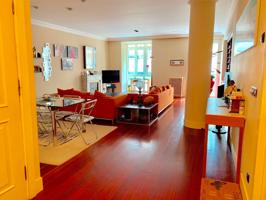 San Sebastián. Centro. Calle Fuenterrabia. Fantástica vivienda de 165 m2 utiles. Salón de 50 m2, con chimenea, dormitorio principa photo 0