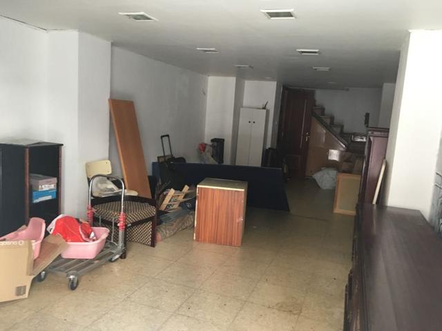 San Sebastián. Amara. Plaza de los Estudios. Local de 38 m2 en planta baja + entreplanta de 38 m2. Local diáfano. Cuenta con baño. photo 0