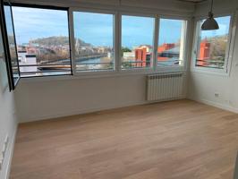 San Sebastián. Céntrico. Paseo del Urumea. Piso en planta 10ª, de 3 años. Vivienda de 63 m2 útiles, con terraza de 5m2, plaza de g photo 0