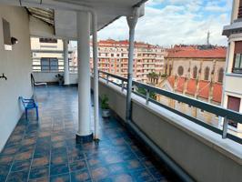 San Sebastián. Gros. Calle Trueba. Piso con licencia vacacional. 6º piso con ascensor. 57 m2 utiles + TERRAZA. Edificio de hormigó photo 0