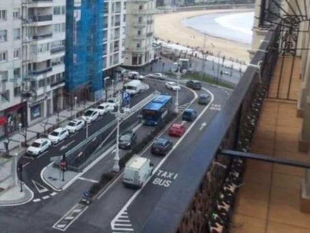 San Sebastián. Centro. Avenida de la Libertad. Piso alto, con ascensor. 145 m2 de superfie útil aproximada. 4 habitaciones, salón, photo 0