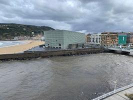 San Sebastián. Centro - Ensanche.
Paseo de Salamanca.
Piso 4º, con ascensor amplio.
250 m2 construidos. 
220 m2 útiles de supe photo 0