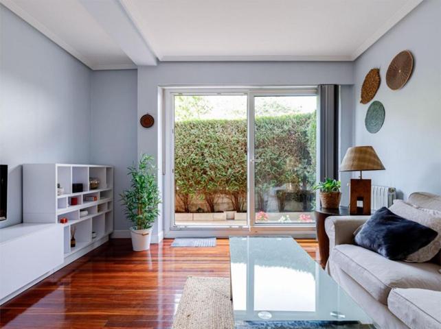 San Sebastián. Aiete.

Calle Erramunene.

Piso de 2 habitaciones, salón, cocina, 2 baños y TERRAZA.

Vivienda de 57 m2 útile photo 0