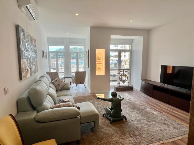 San Sebastián. Centro.

Paseo Miraconcha.

Piso en planta entresuelo, con LICENCIA TURÍSTICA, para 8 personas.

Vivienda ext photo 0