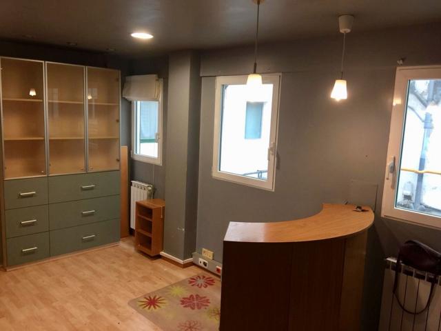 San Sebastián. Amara. Avenida Isabel II.

SE VENDE CON INQUILINO QUE PAGA 1.200 €-mes y con derecho a un año de arrendamiento (  photo 0