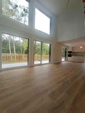 Hondarribia. Golf.

Urbanización Jaizkibel.

Villa pareada NUEVA.

181 m2 con jardín - terraza de 425 m2.

Planta principa photo 0